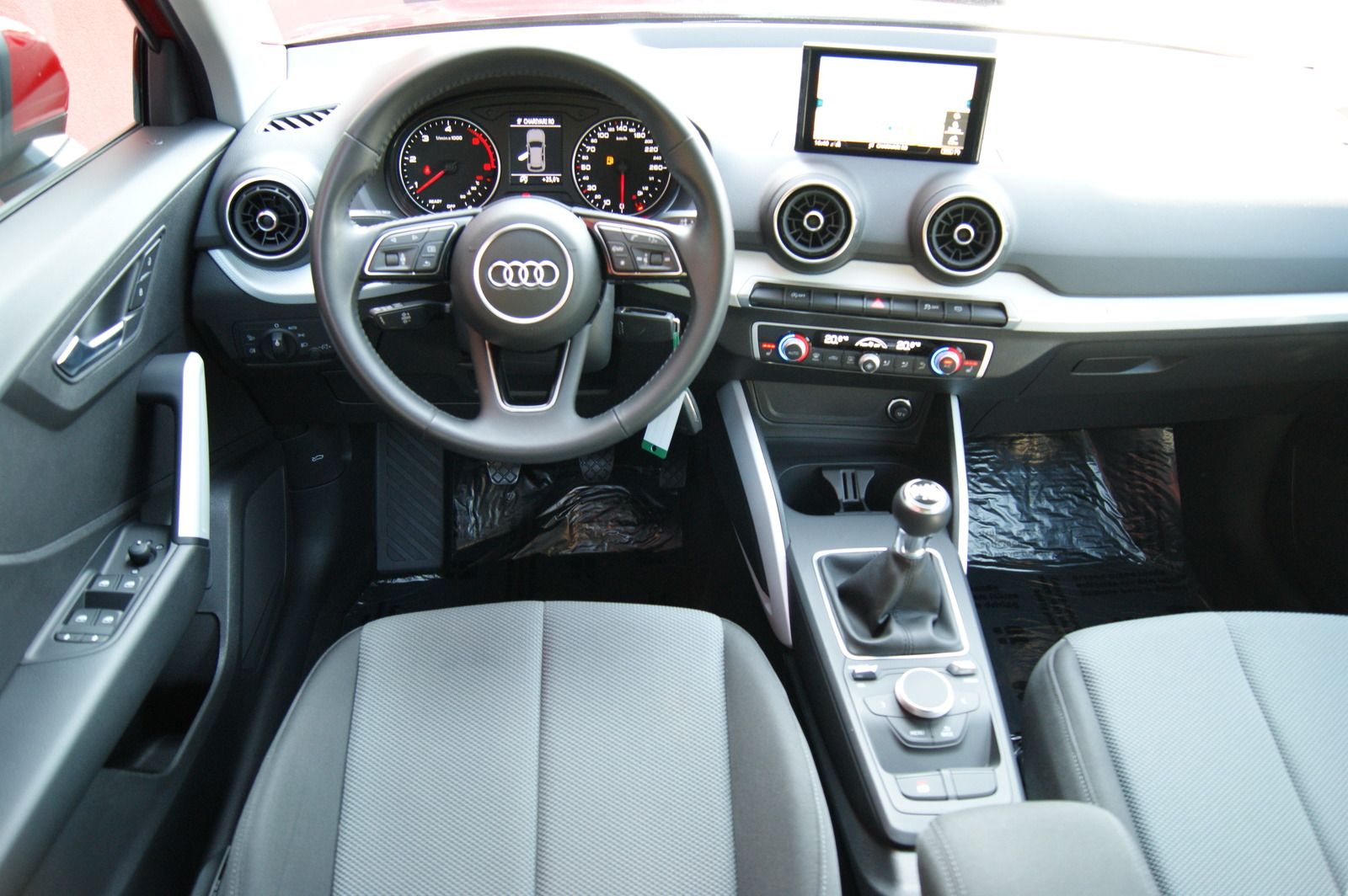 Fahrzeugabbildung Audi Q2 35 TDI design S-LINE AUDI-SOUND LED ANHZV PDC