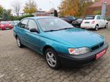 Toyota Carina - Toyota Carina mit Benzin-Antrieb