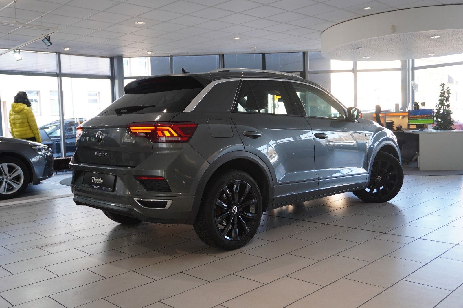 Fahrzeugabbildung Volkswagen T-Roc 1.5 TSI R-LINE SPORT NAVI/LED/KAMERA/VIRT.