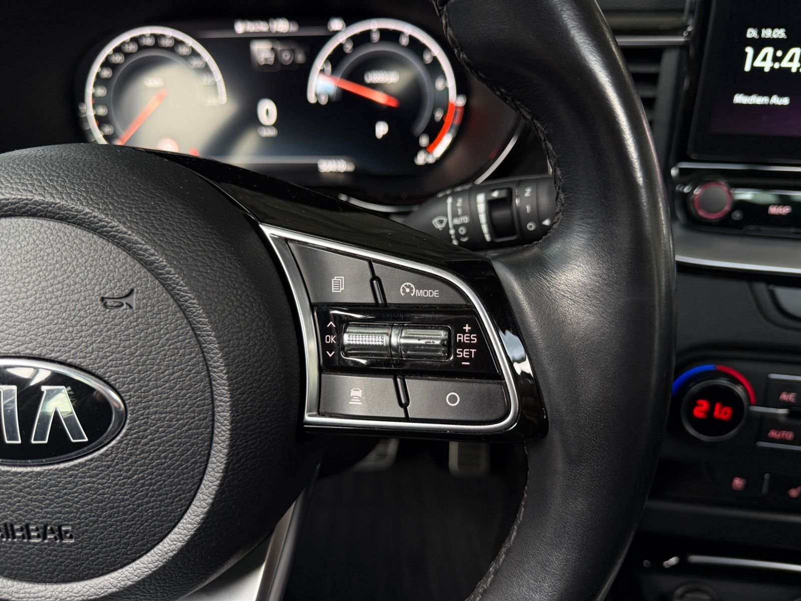 Fahrzeugabbildung Kia XCeed Platinum Edition PANO AHK JBL ACC