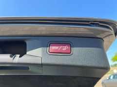 Fahrzeugabbildung Mercedes-Benz E 200 T Avantgarde DISTRONIC TOTWINKEL AHK WIDE
