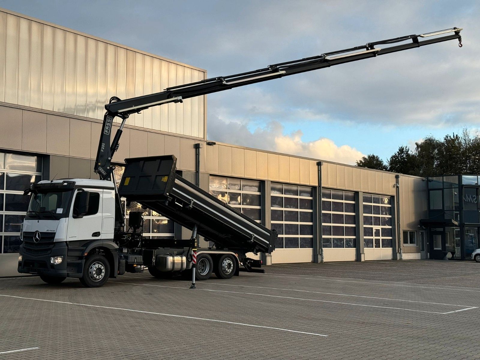 Fahrzeugabbildung Mercedes-Benz Actros 2545 Bordmatik Seilwi* Vorb* FASSI 235-6