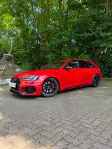 Audi RS4-HeadUp-Massage-MatrixLED-B&OPremium-LenkHz - rote Audi RS4