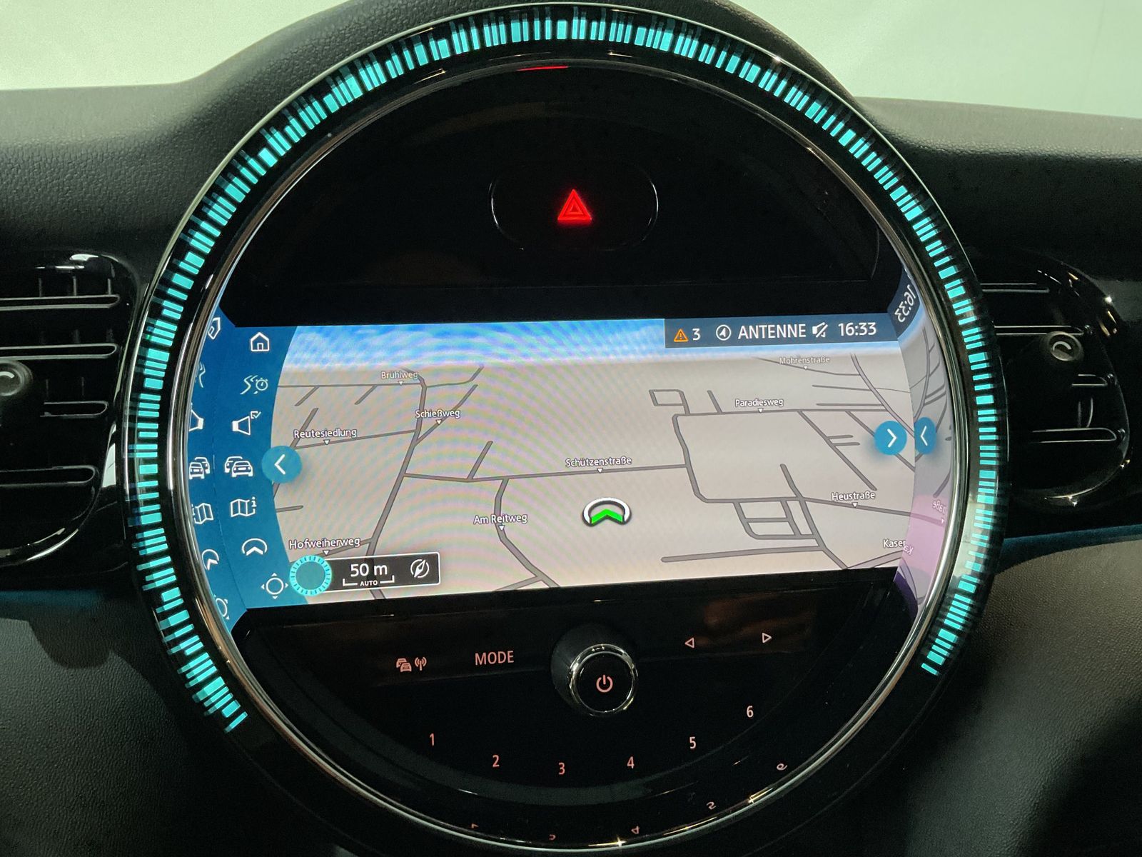 Fahrzeugabbildung MINI Cooper JCW Trim Autom. LED Navi Tempomat Klimaau