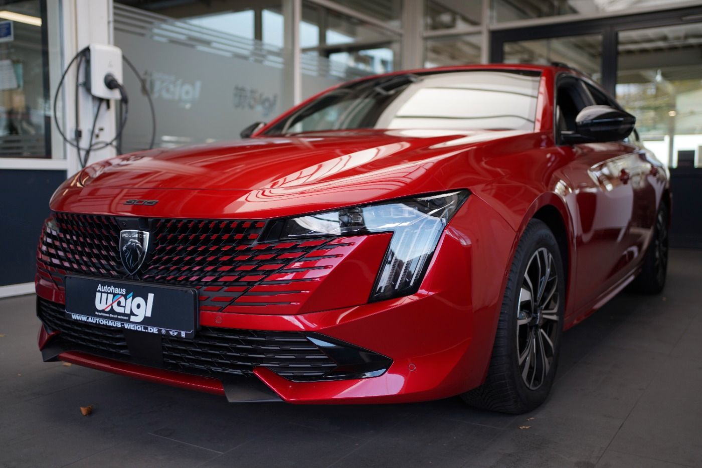 Fahrzeugabbildung Peugeot 508 SW Plug In Hybrid 225 e-EAT8 Automatik DAB