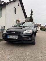 Ford Focus 1.6 Benzin - Ford Focus aus 2007: Kombi