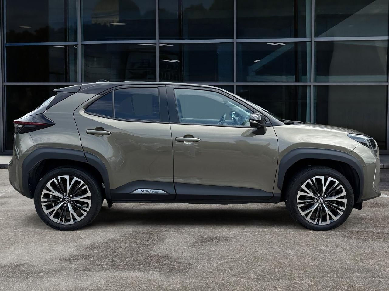 Fahrzeugabbildung Toyota Yaris Cross Hybrid AWD-i Elegant