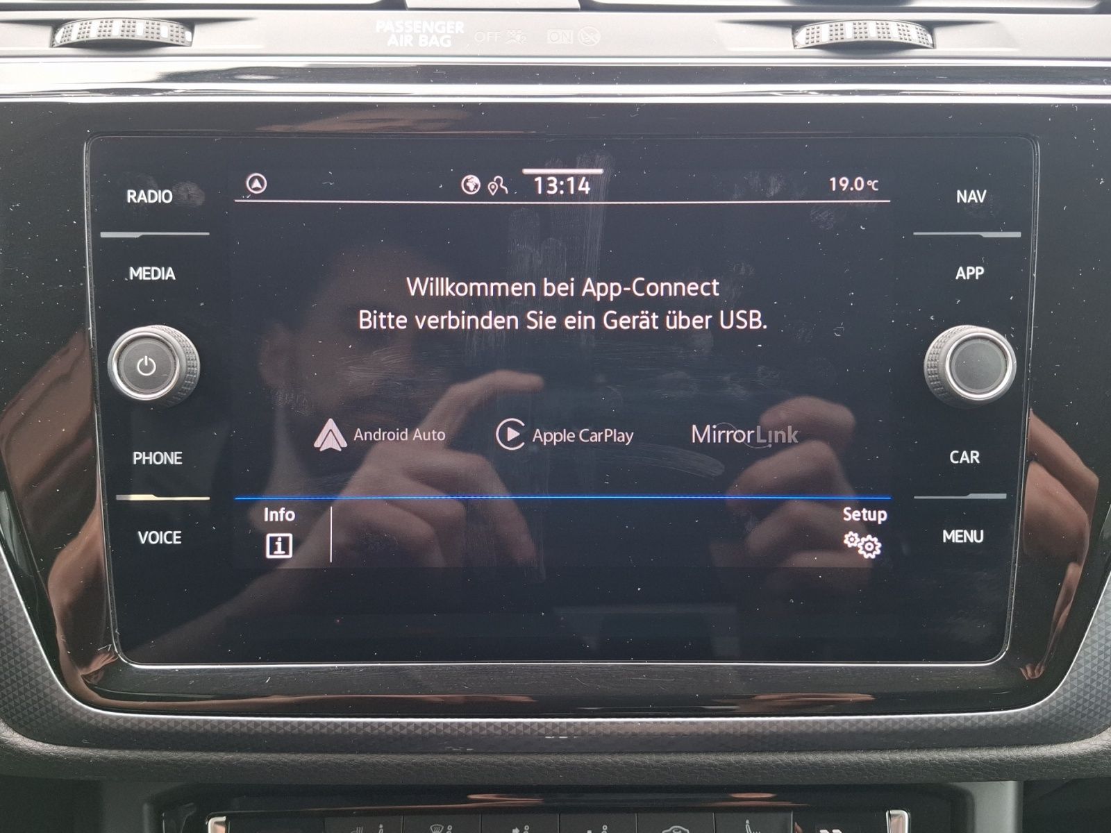 Fahrzeugabbildung Volkswagen Touran TSI Active DSG LED AHK Navi ACC SHZ PDC
