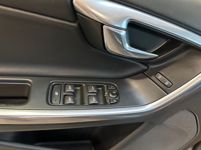 Volvo V60 Kombi Linje Business *Navi*Klima*AHK*Xenon*