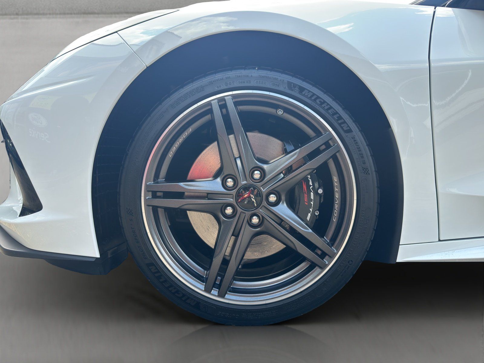 Fahrzeugabbildung Corvette C8 Cabrio 3LT MY2026 ARCTIC-WHITE/DARK-ATMOSPHER