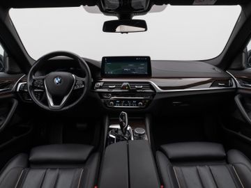 Fahrzeugabbildung BMW 530d xDr Tour Luxury Line ACC H/K Panorama DAB