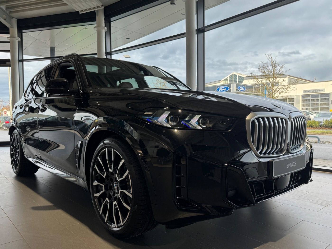 Fahrzeugabbildung BMW X5 xDrive30d M-Sportpaket AHK/LuftFW/GSD/Int-AL