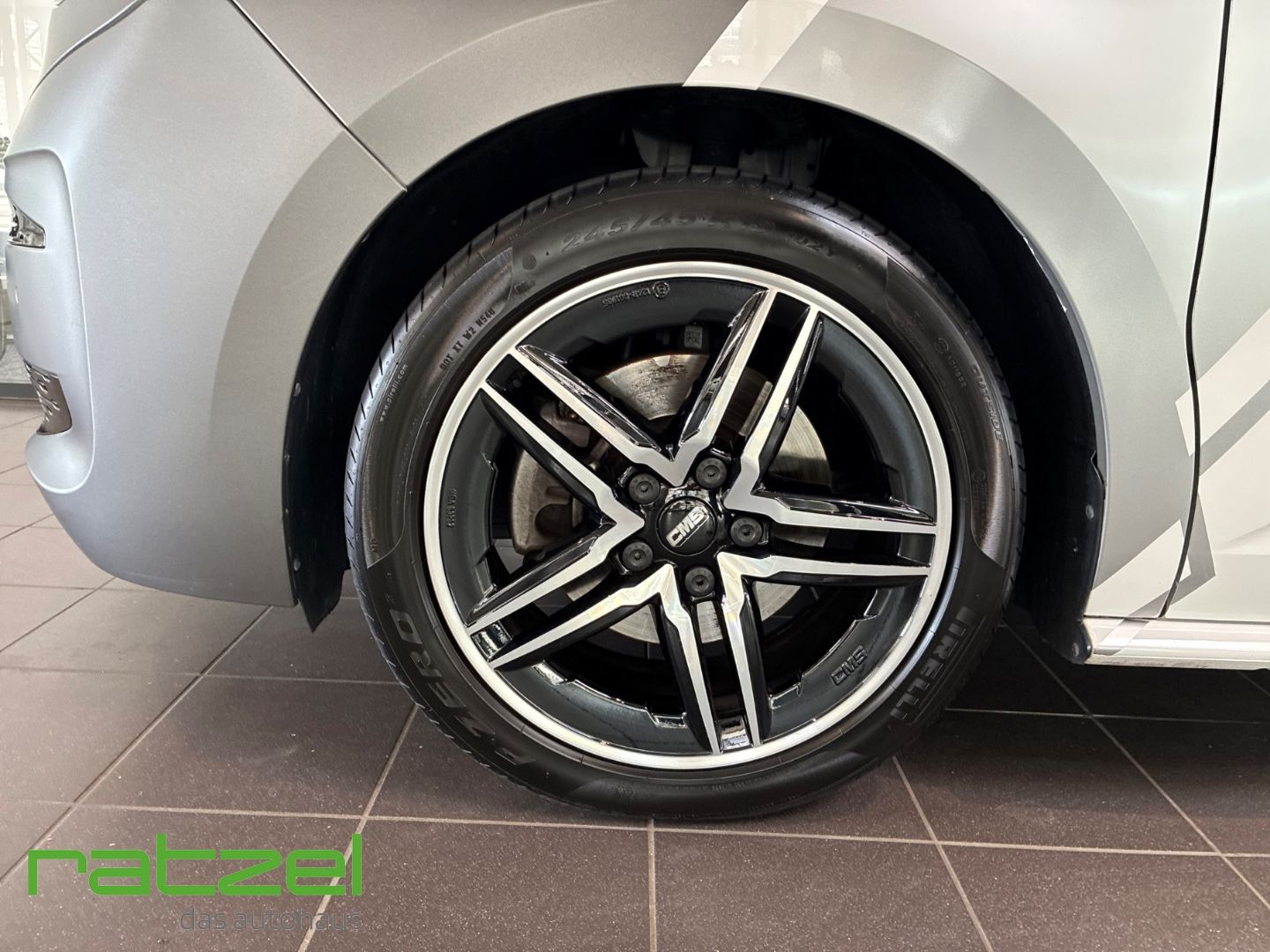 Fahrzeugabbildung Volkswagen T7 Multivan Edition Life 2.0 TSI DSG *AHK* Stand