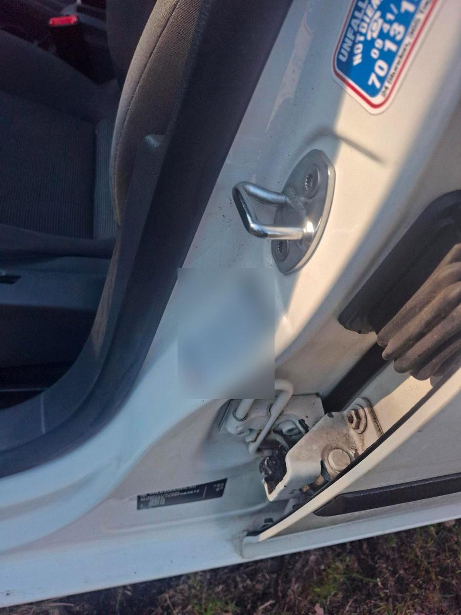 Volkswagen Golf 2009 — interior