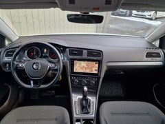 Fahrzeugabbildung Volkswagen e-Golf VII Lim. Navi LED SiHz PDC ACC Wärmepumpe