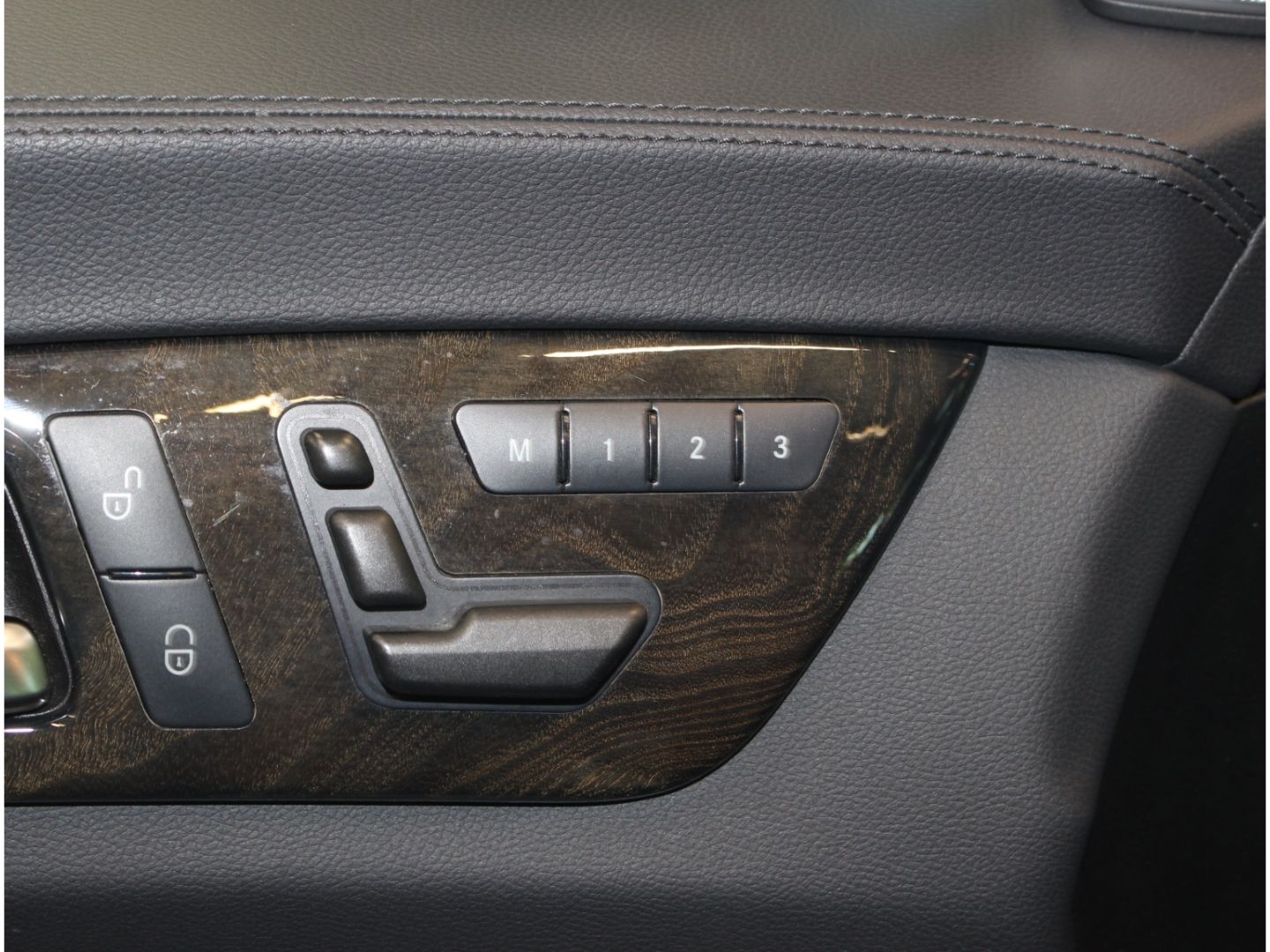 Fahrzeugabbildung Mercedes-Benz CLS 500 AMG Line 2.Hand*H&K*Bi Xenon*Airmatic