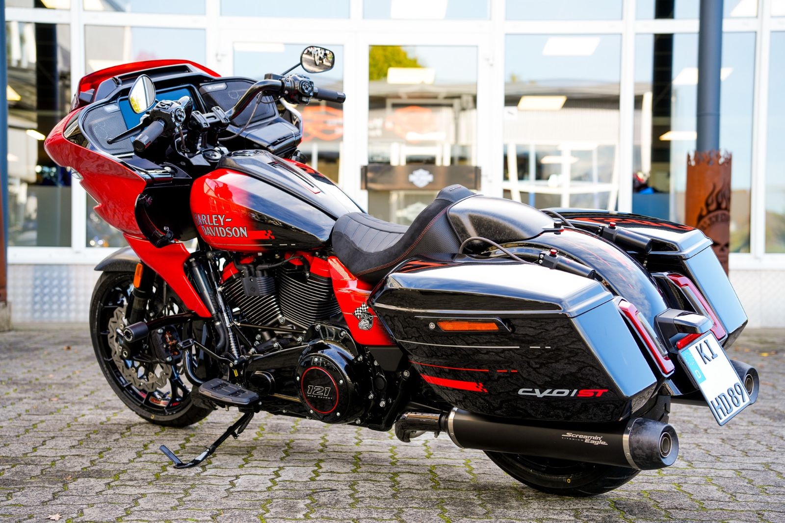 Fahrzeugabbildung Harley-Davidson CVO Road Glide  FLTRXSTSE 121 cui MY 26