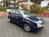Volkswagen Golf IV von nur einer Person gefahren - Volkswagen Golf aus 2000: Iv