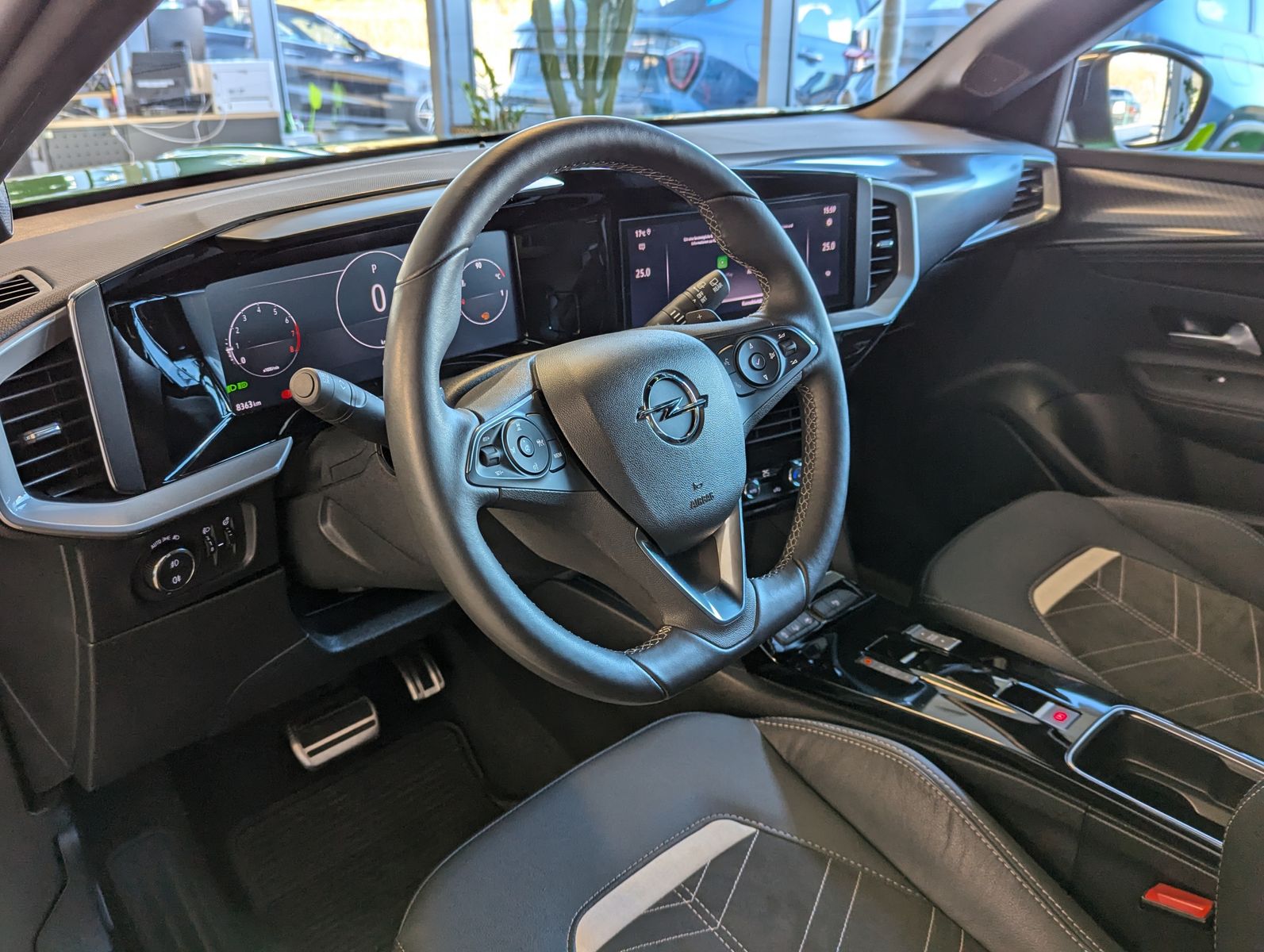 Fahrzeugabbildung Opel Mokka 1.2 Ultimate Aut. Winter-Paket Kamera ACC