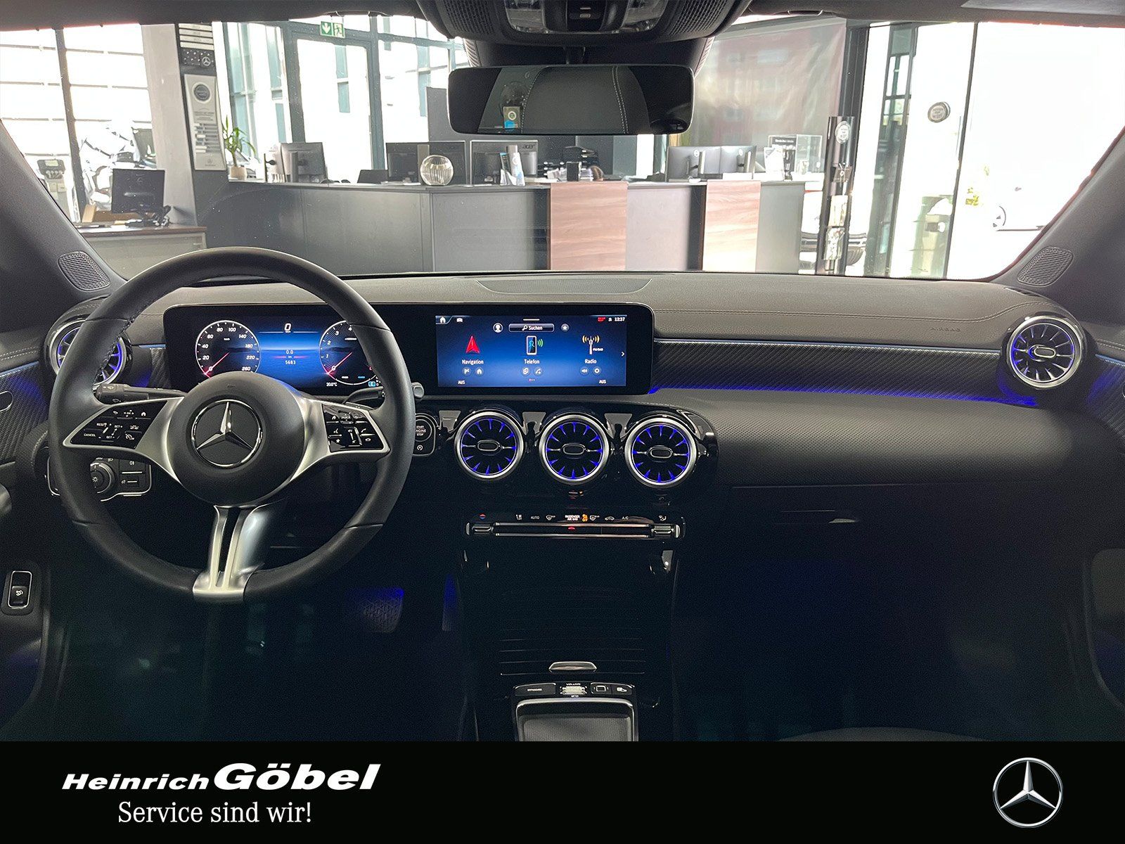 Fahrzeugabbildung Mercedes-Benz CLA 180 PROGRESSIVE+PANO+TOTWINKEL+AMBIENTE+LED