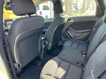 Fahrzeugabbildung Mercedes-Benz B 180 CDI SportsTourer*Tempomat*Navi*Bi-Xenon*
