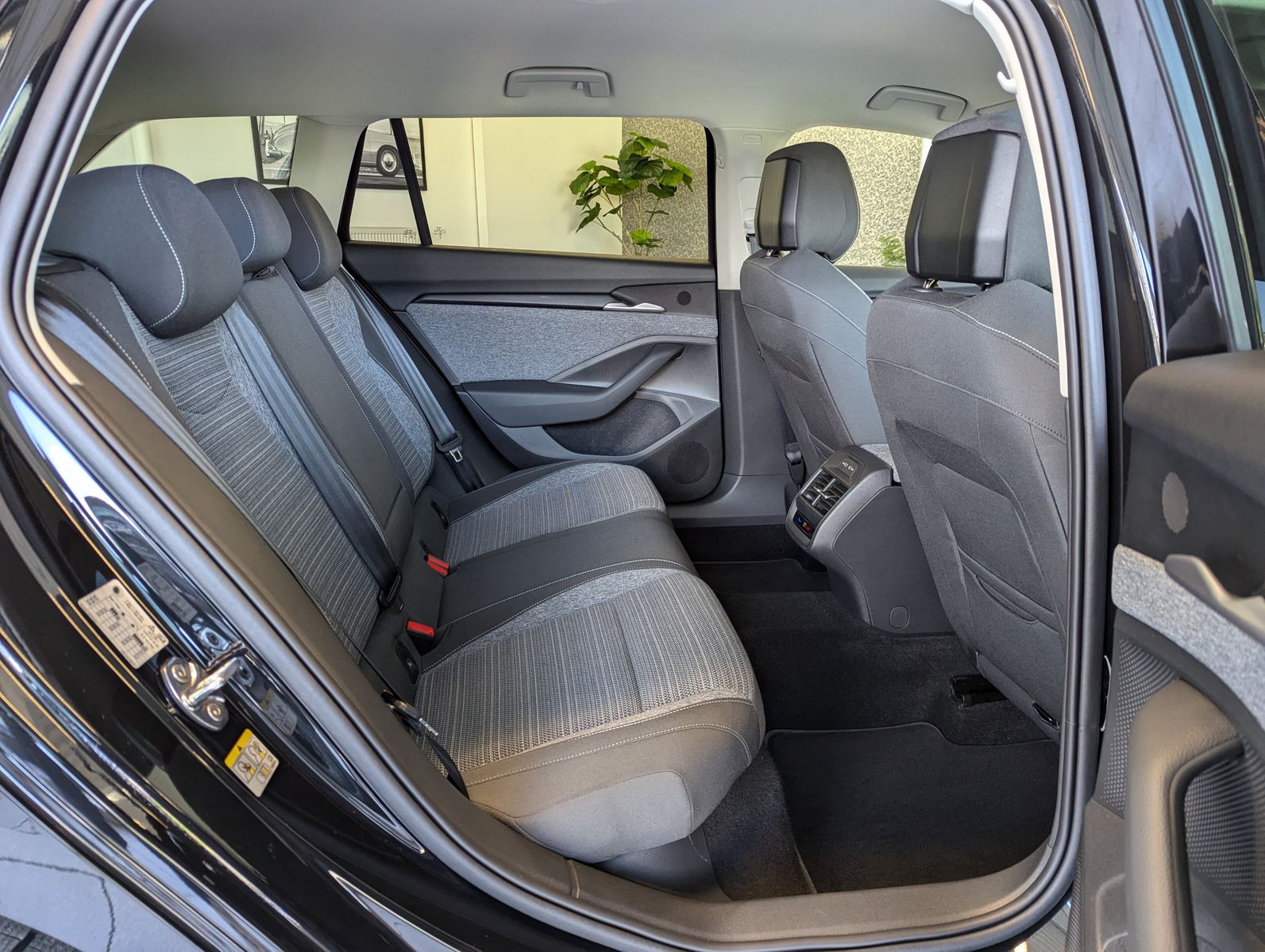 Fahrzeugabbildung SKODA Superb 2.0 TDI 4x4 Selection Matrix AHK 5J Garan