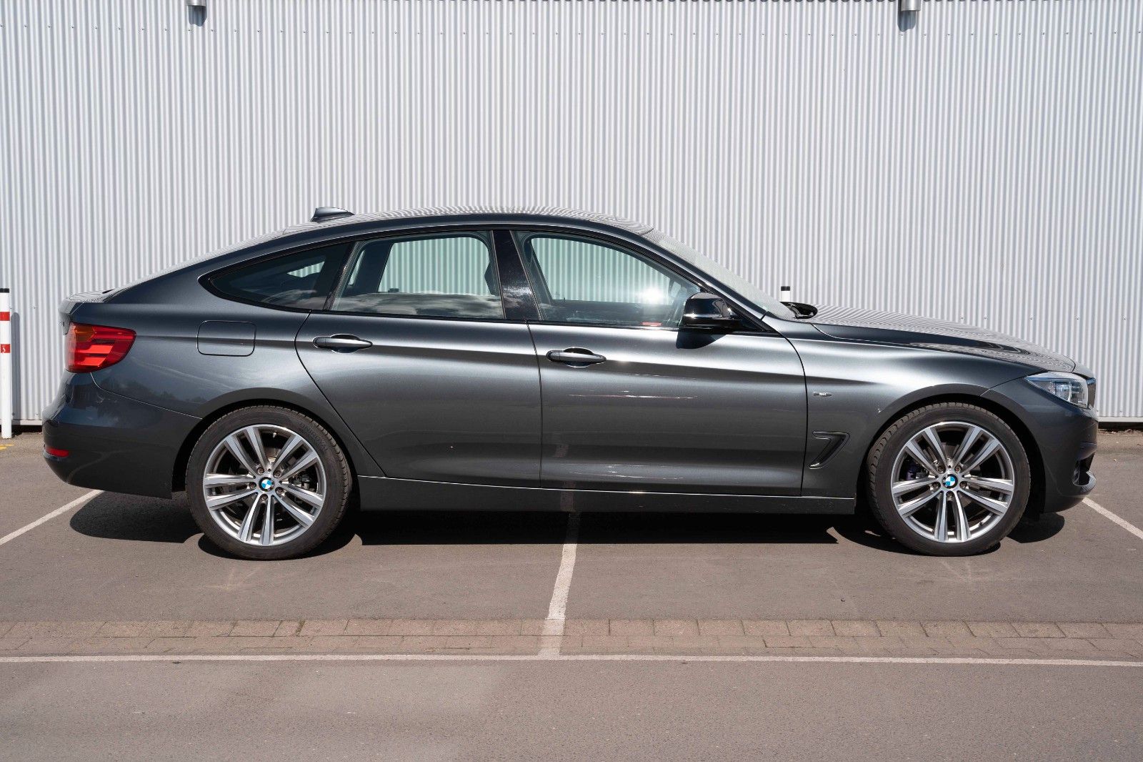 Fahrzeugabbildung BMW 320 D GRAN TURISMO SPORT XENON PANO SHADOW NAVI