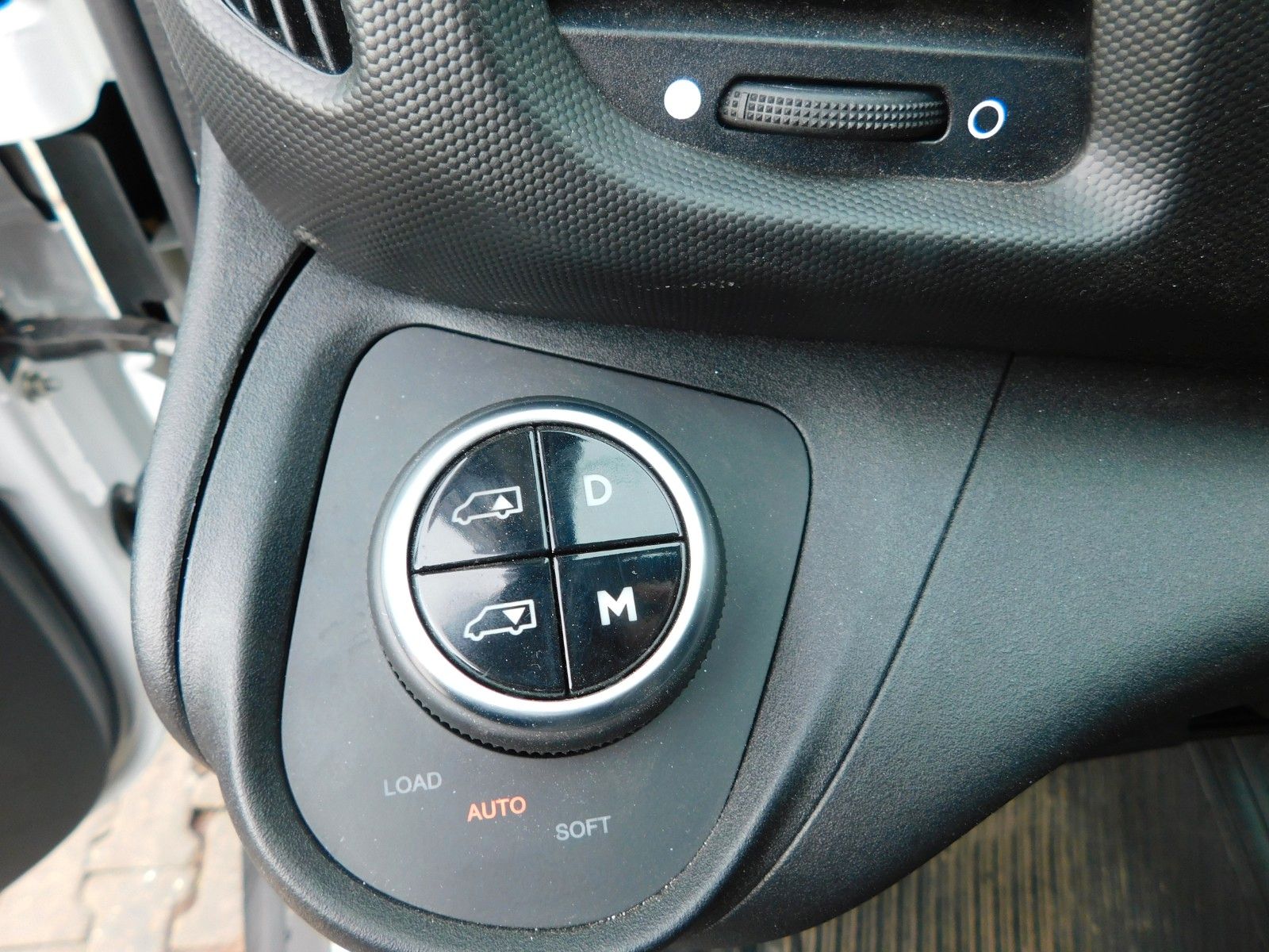 Fahrzeugabbildung Iveco Daily 35C18H/P Fahrgestell/Luftfederung/ AHK