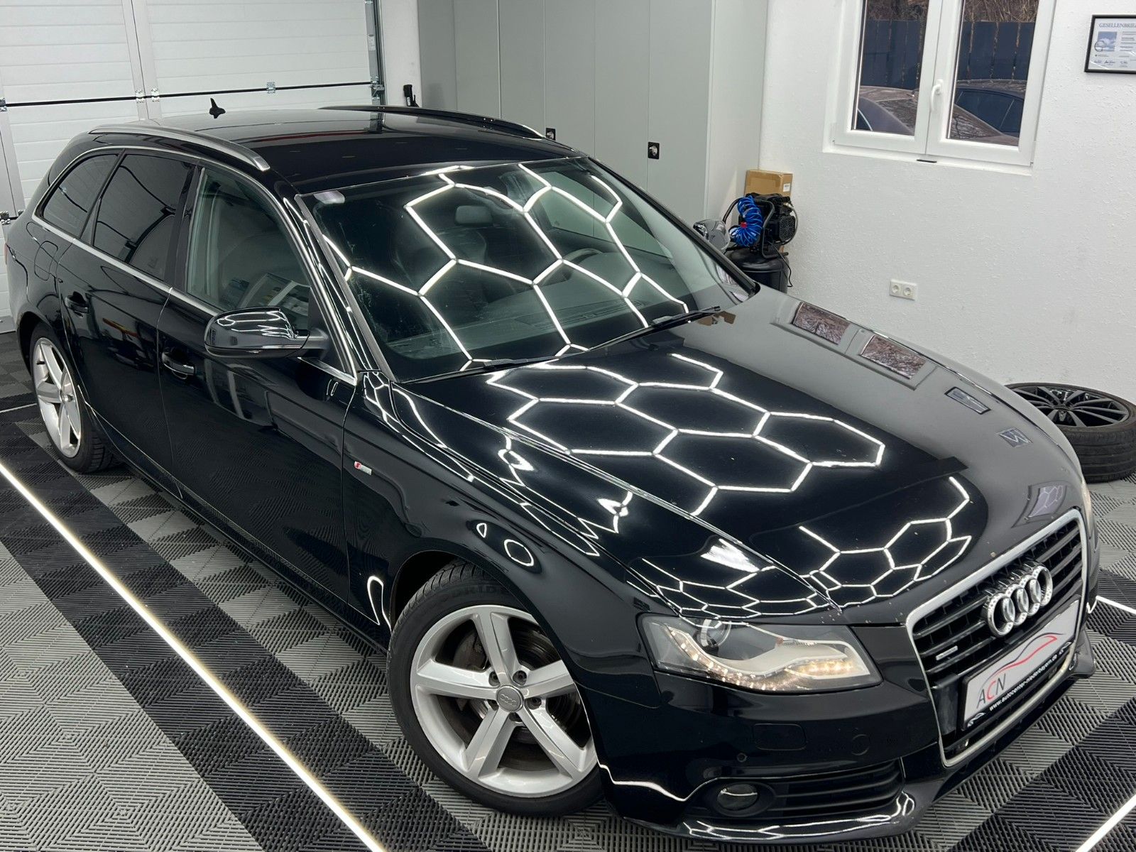 Fahrzeugabbildung Audi A4 Avant S line Sportpaket / plus Quattro