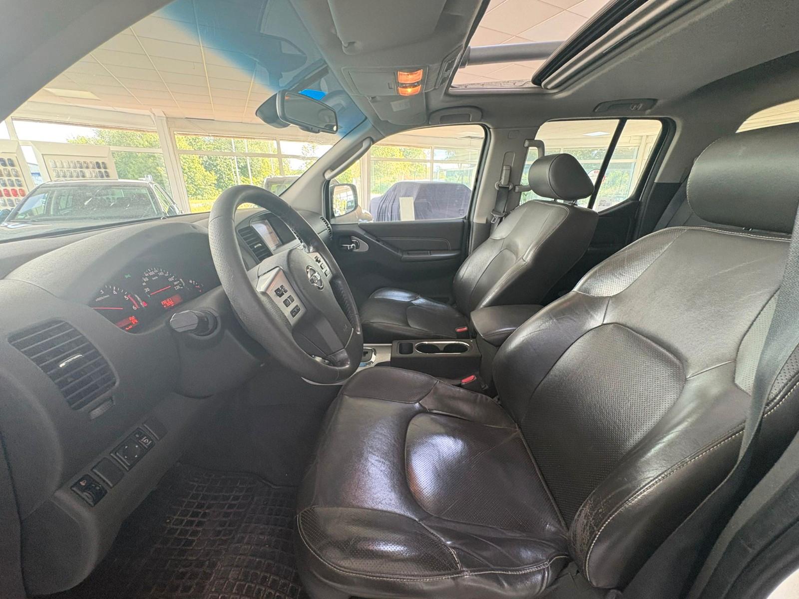 Nissan Navara Double cabine 3.0 231ch - Attelage - Régulateur - Ecran tactile - Sièges chauffants