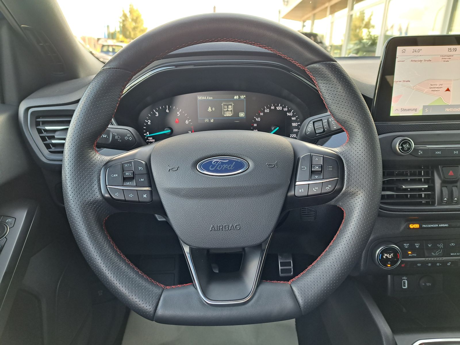 Fahrzeugabbildung Ford Focus ST-Line LED NAVI KAMERA PARK-ASSISTENT