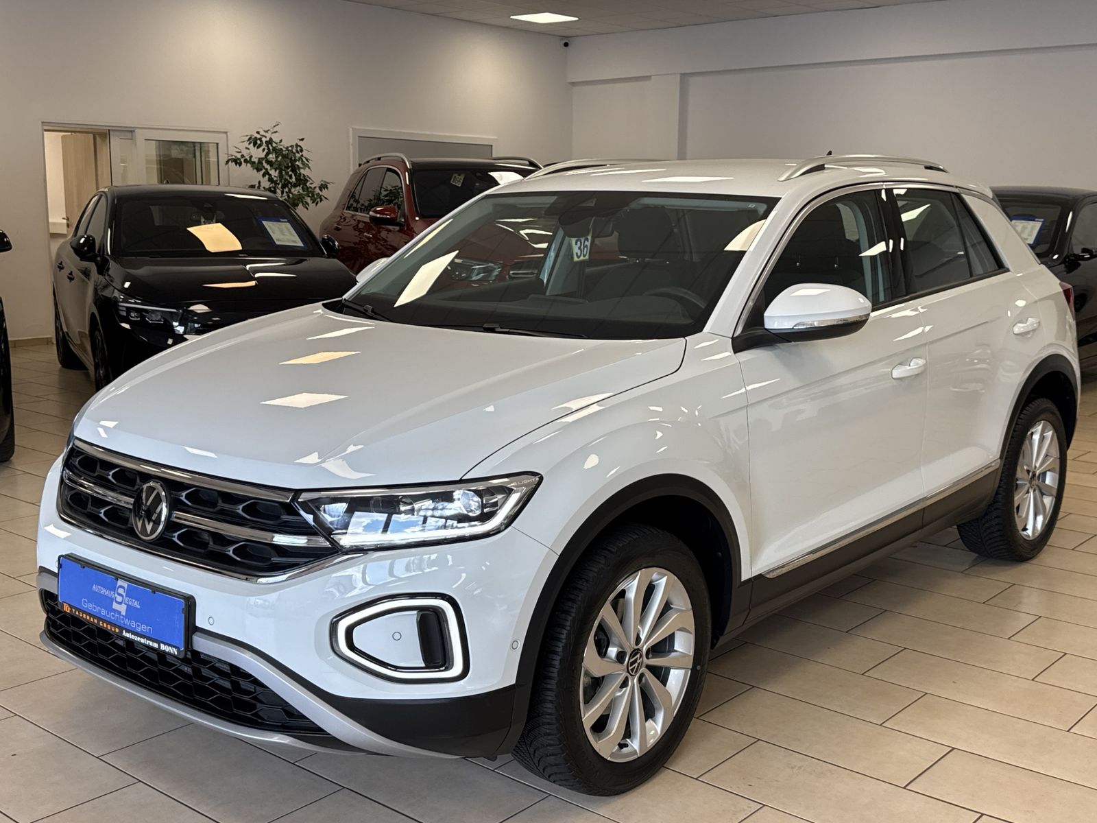 Volkswagen T-Roc Style*ACC*SHZ*LED*Navi*CarPlay*R-Cam*1.H