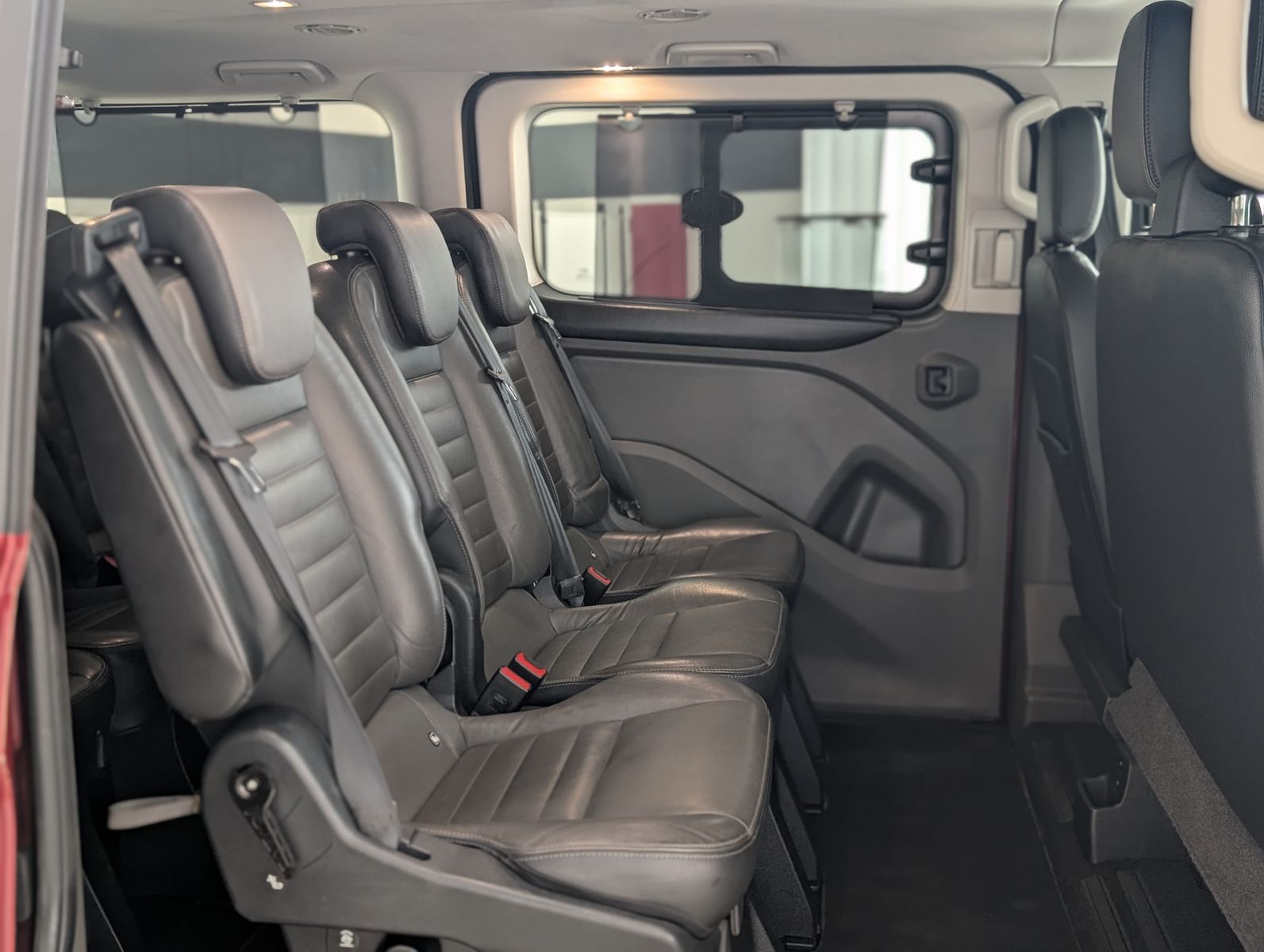 Fahrzeugabbildung Ford Tourneo Custom 320 L2LEDER KAM LED ZHZ 2x KLIMA