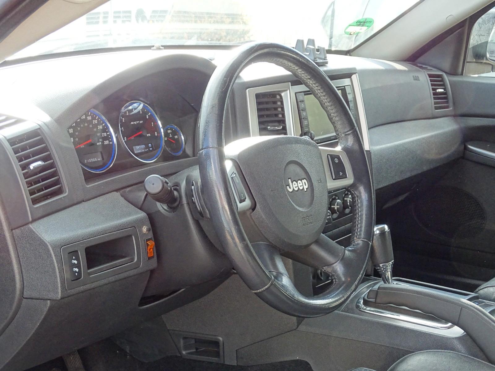 JEEP GRAND CHEROKEE SRT8 6.1L V8 HEMI 426 ch 4X4 BVA - TOIT OUVRANT - 213000 km