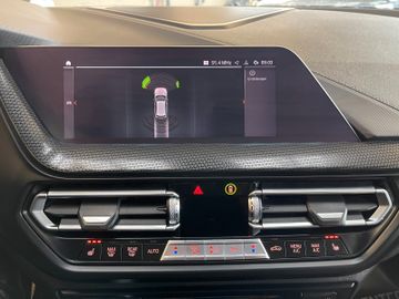 BMW 118 d Sport Line *LED*PDC*CARPLAY*TOUCH*SHZ*TEMP