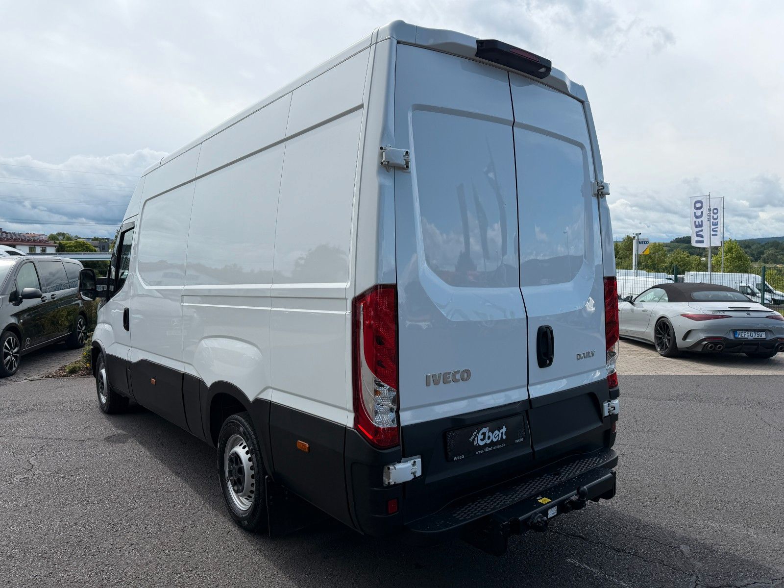 Fahrzeugabbildung Iveco Daily 35S18HA8 Kastenwagen Automatik*Klima*AHK