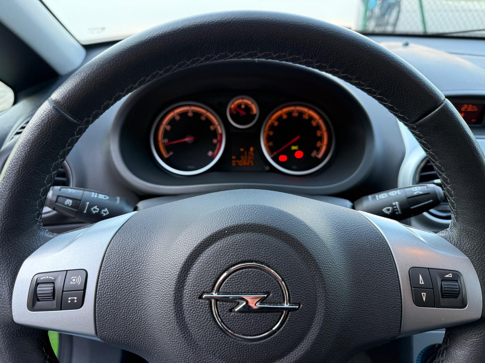Opel Corsa D Klima+Sitz und Lenkradheizung+Tempomat