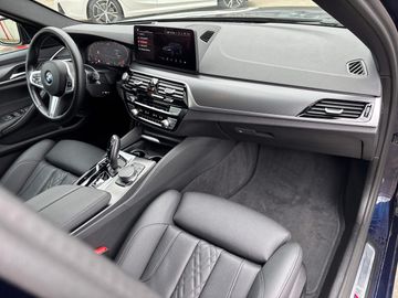 BMW 530i xDrive Touring M Sportpaket Head-Up HiFi