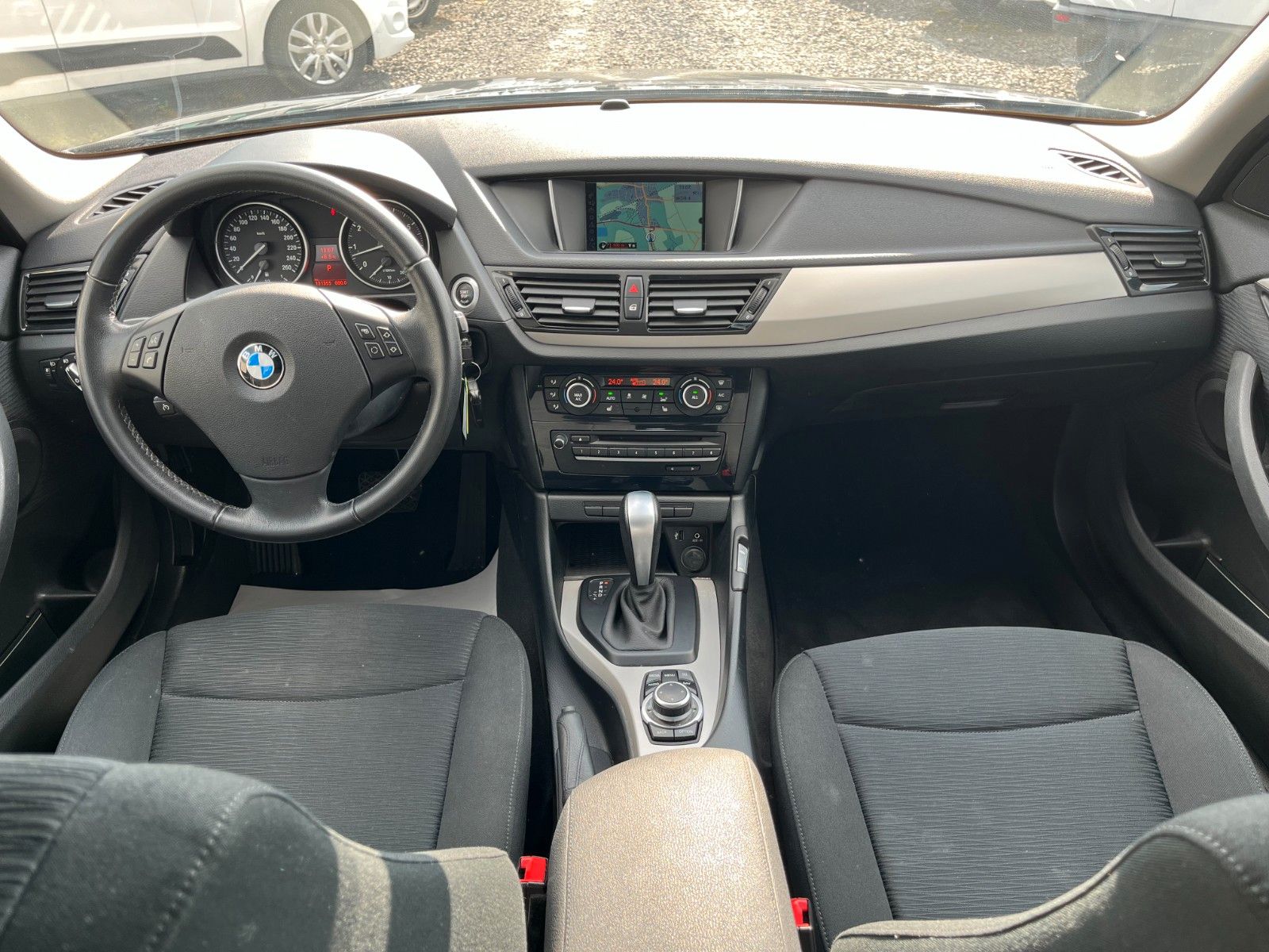 Fahrzeugabbildung BMW X1 sDrive18i Aut. Navi Klima 17"LMR 8-Fach 2.HD