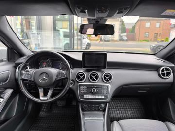 Bild 12 Mercedes-Benz A 180 Style Automatik Navi PDC SHZ