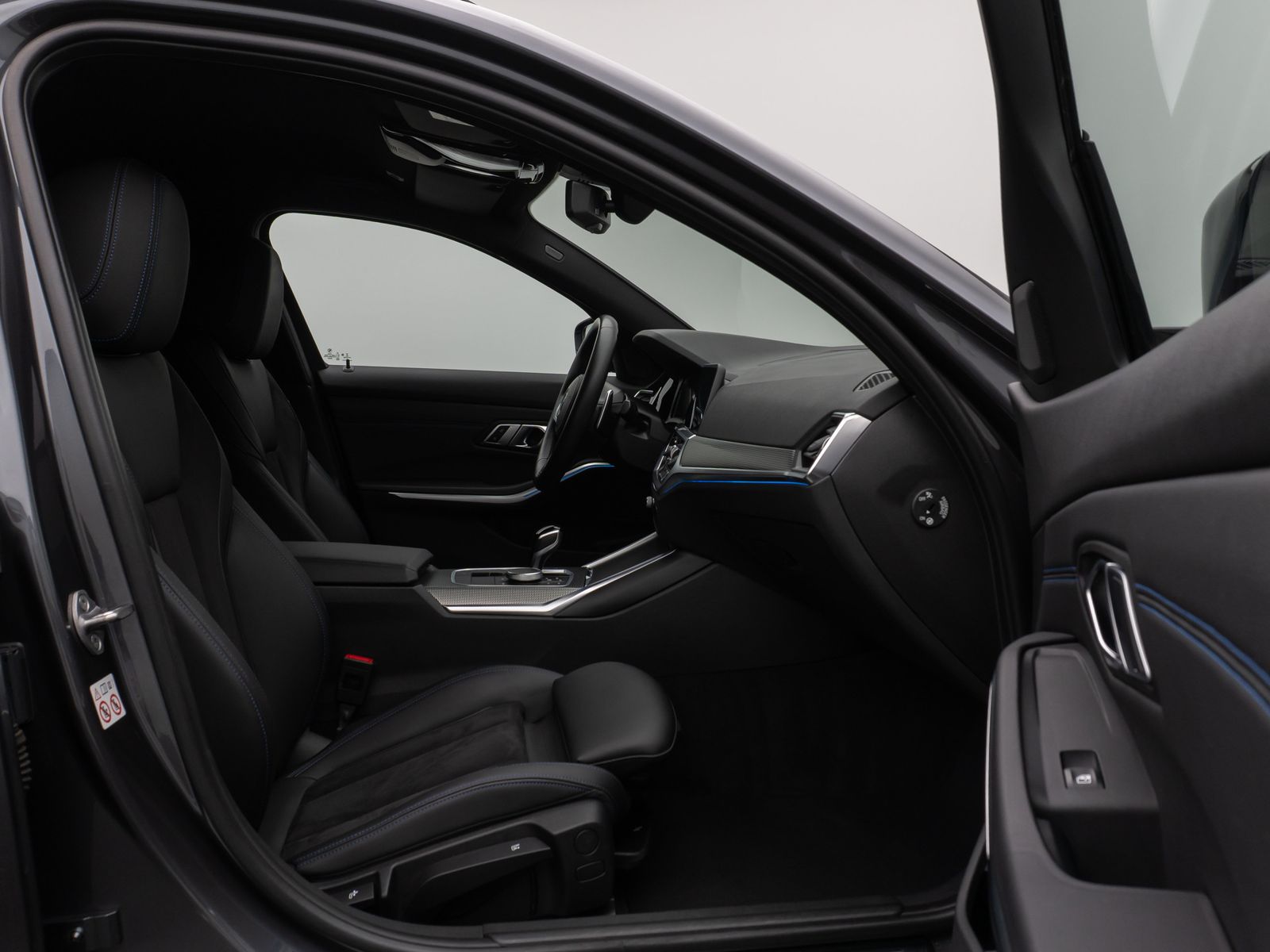 Fahrzeugabbildung BMW 330e  M Sport Kamera DAB HiFi DrivAssist 19Zoll