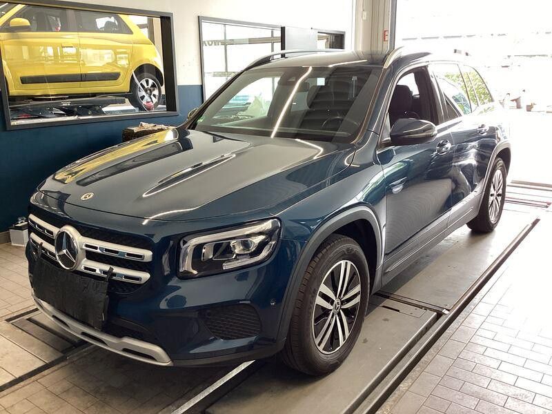 Image of Mercedes-Benz GLB 200