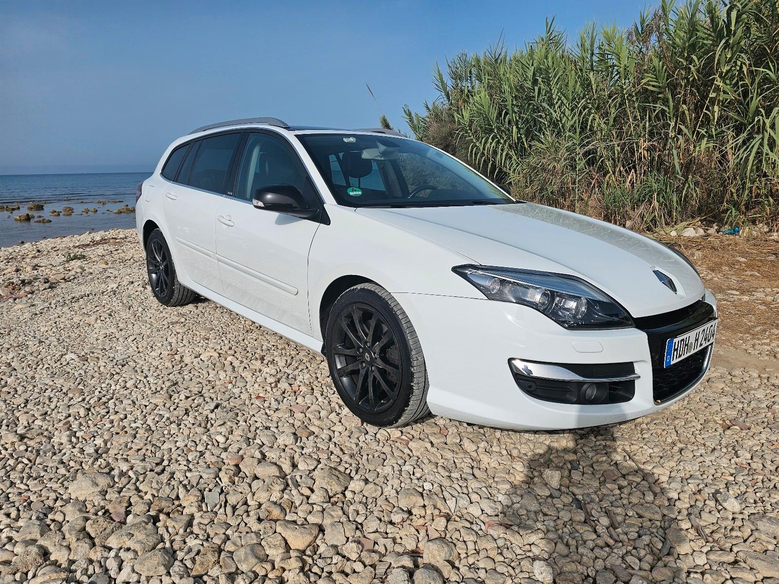 Renault Laguna 2015 — rear view