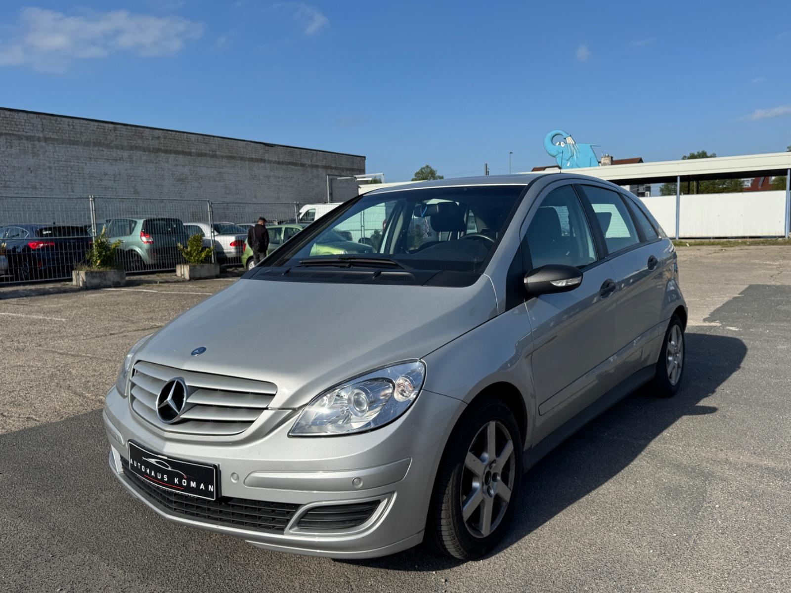 Mercedes-Benz B180 CDI*AUTOM*PANORAMA* El.Sitze*PDC*NAVI*SiHz
