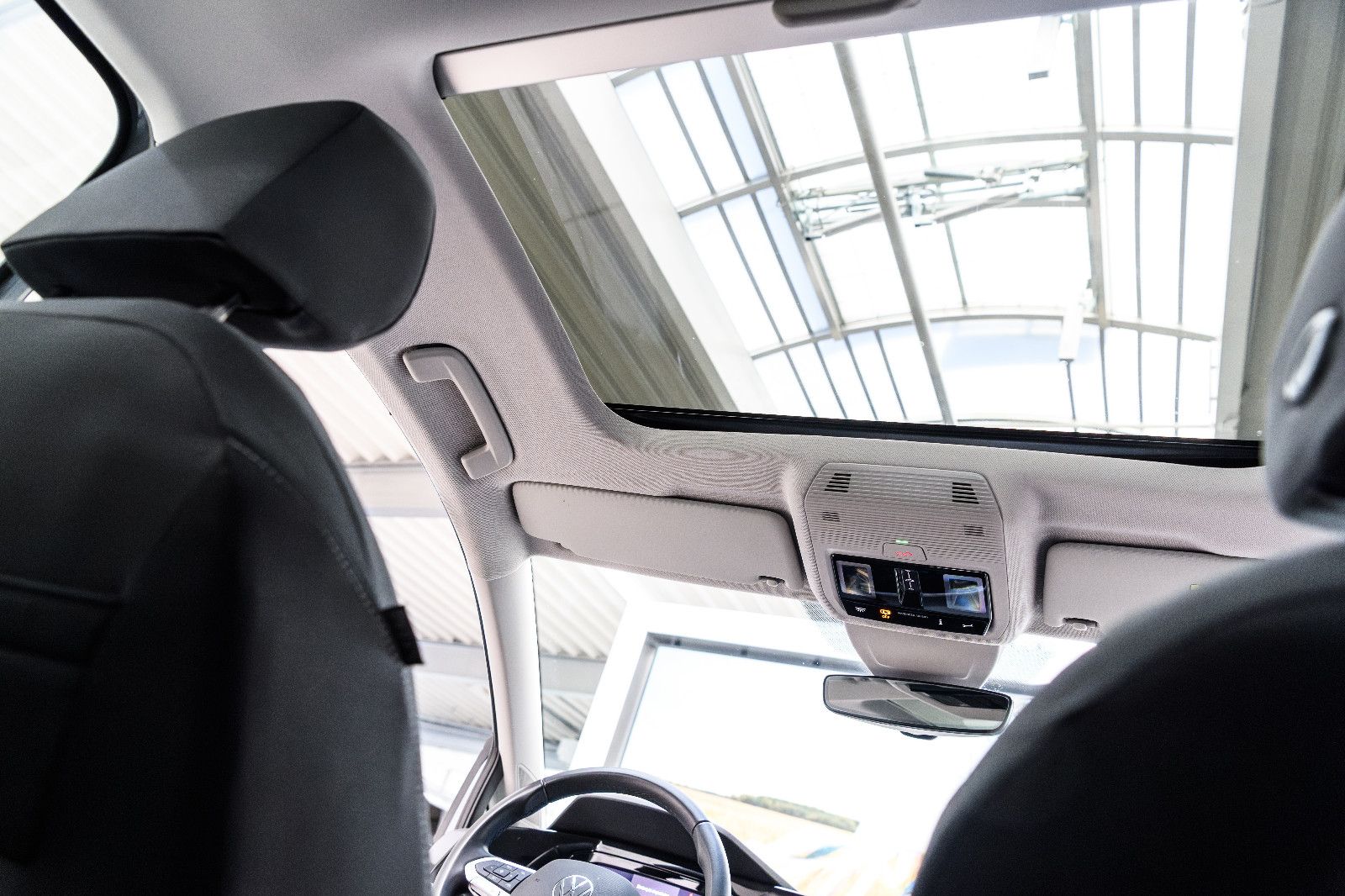 Fahrzeugabbildung Volkswagen Golf VIII Life +STHZ+LED+SHZ+NAVI+PANO+HEADUP