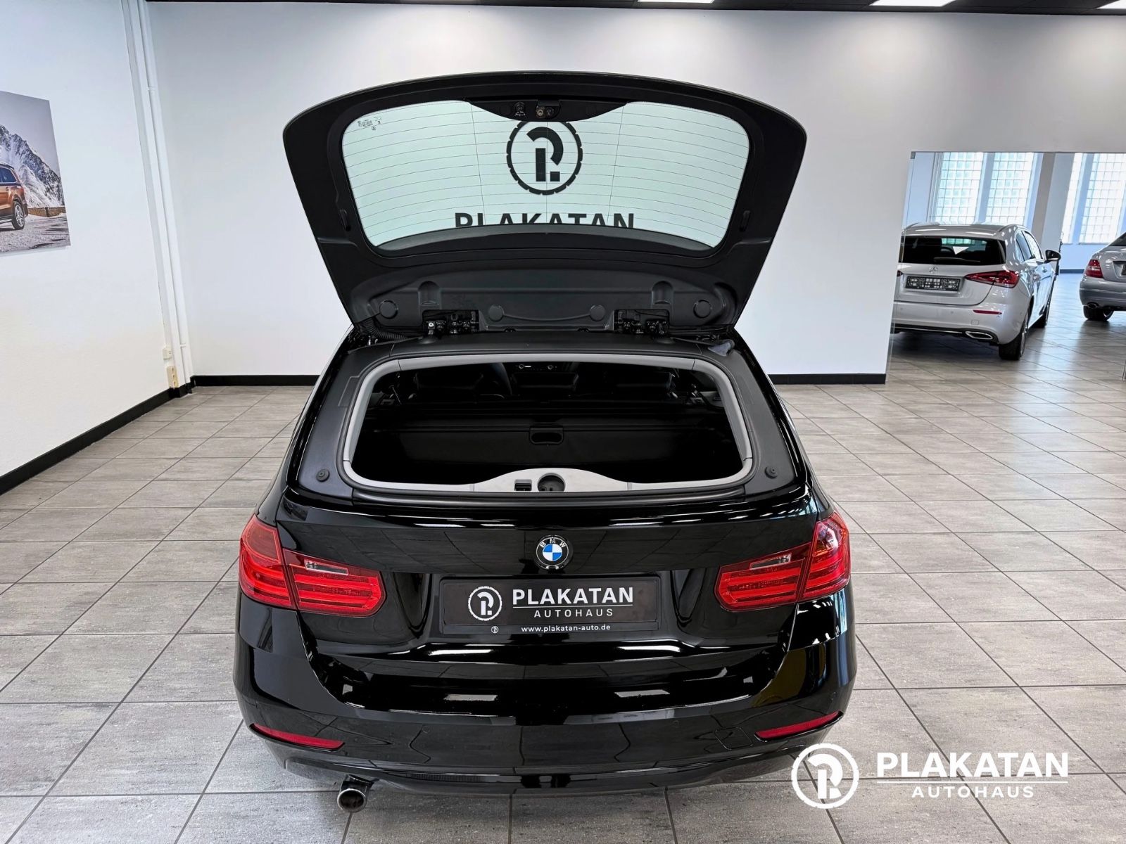 Fahrzeugabbildung BMW 318d Touring Leder Navi Bi-Xenon