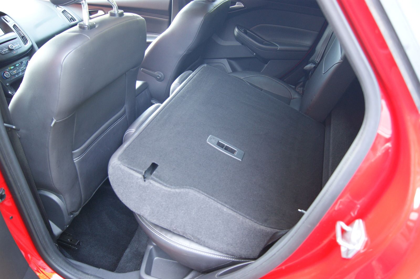 Fahrzeugabbildung Ford Focus Turnier 1.5 Titanium Aut RACEROT ACC STHZG