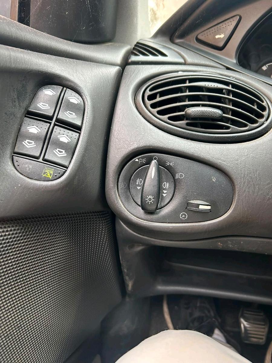 Ford Focus 2004 — photo 12