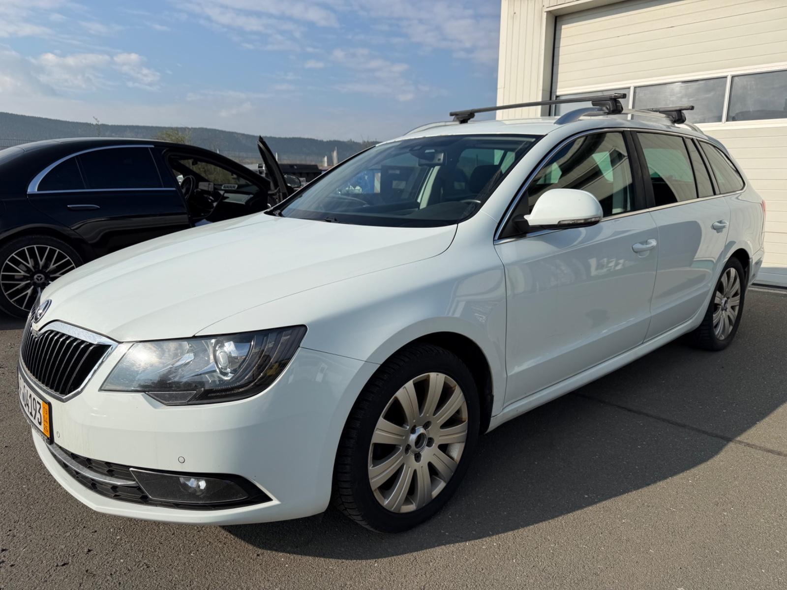 Skoda Superb Combi Ambition Mfl AHK 8Fach