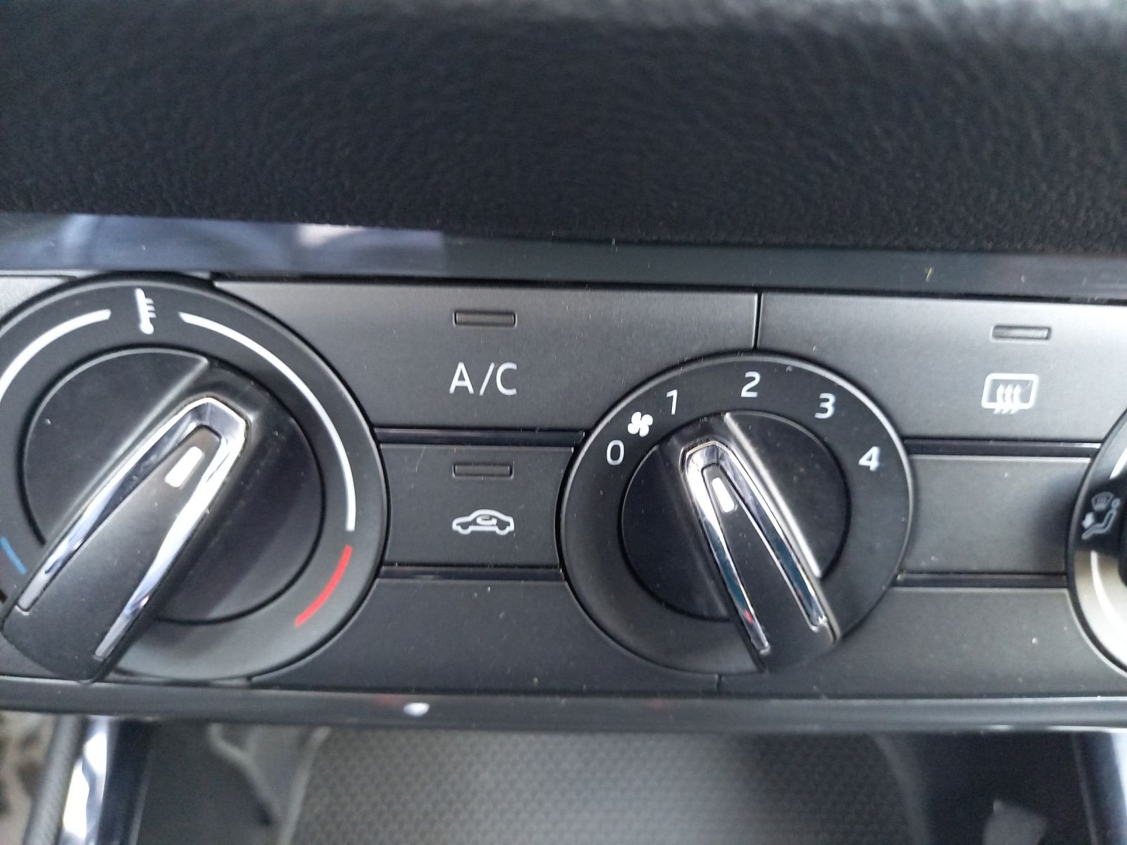 Fahrzeugabbildung SKODA Fabia 1.0 Ambition LED Klima DAB GRA PDC KLIMA L